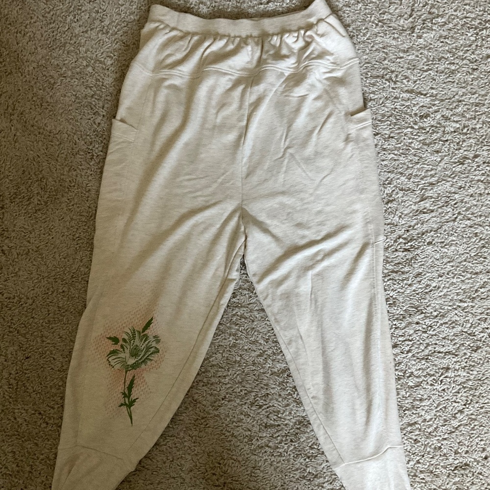 ANTHROPOLOGIE DAILY PRACTICE RELAXED JOGGER. SIZE: S. IVORY. - Picture 6 of 10